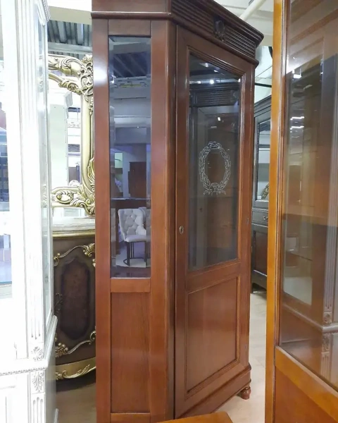 Витрина угловая "Мария Сильва" Слоновая кость MS928  купить в интернет магазине Мебель из массива. Звоните +7 495 961-63-63 Витрины из массива дерева