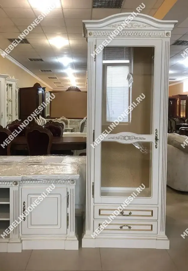 Витрина "Венеция" Орех 725-727  купить в интернет магазине Мебель из массива. Звоните +7 495 961-63-63 Витрины из массива дерева