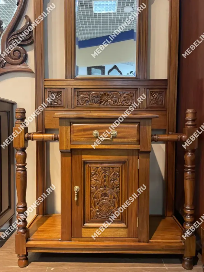 Прихожая с зеркалом  
